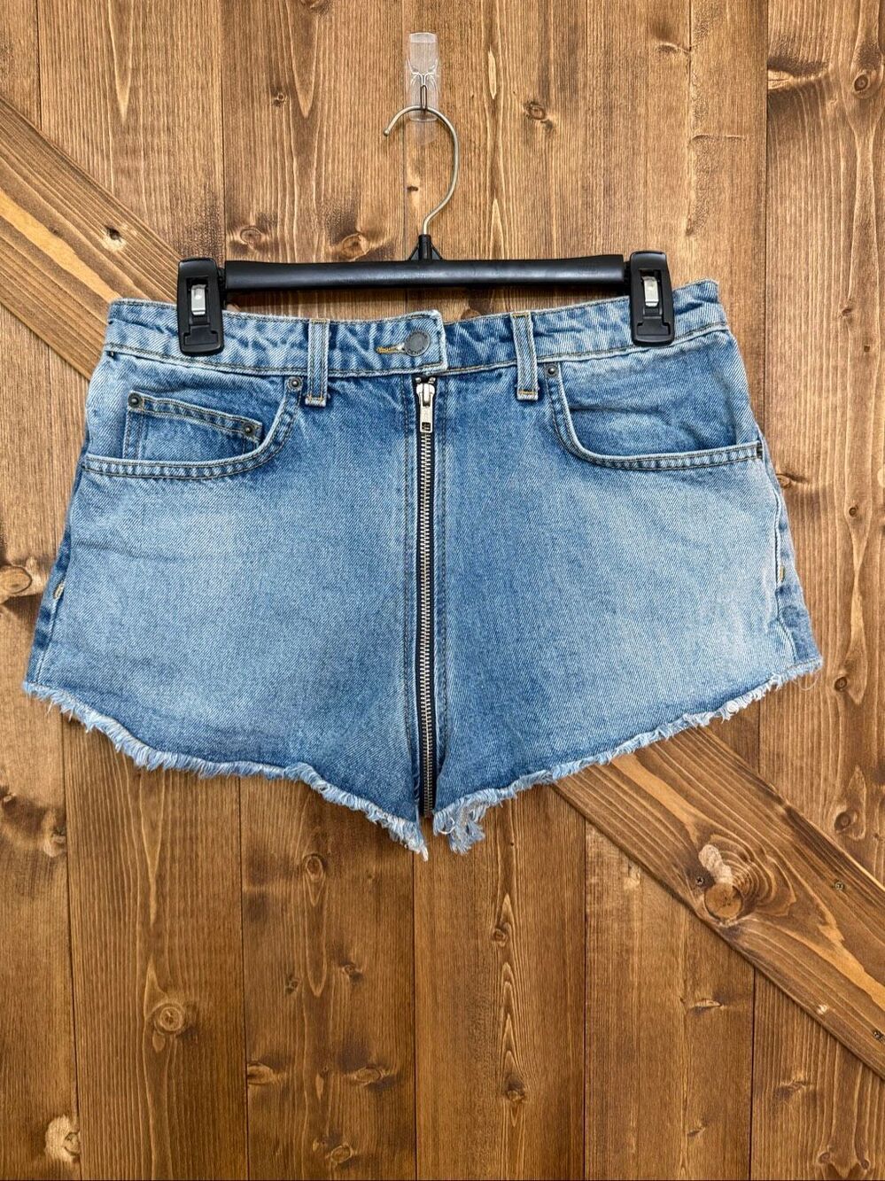 Carmar Women’s Size 28 Denim Cutoff Shorts Full Front to Back Zipper Raw Hem (92